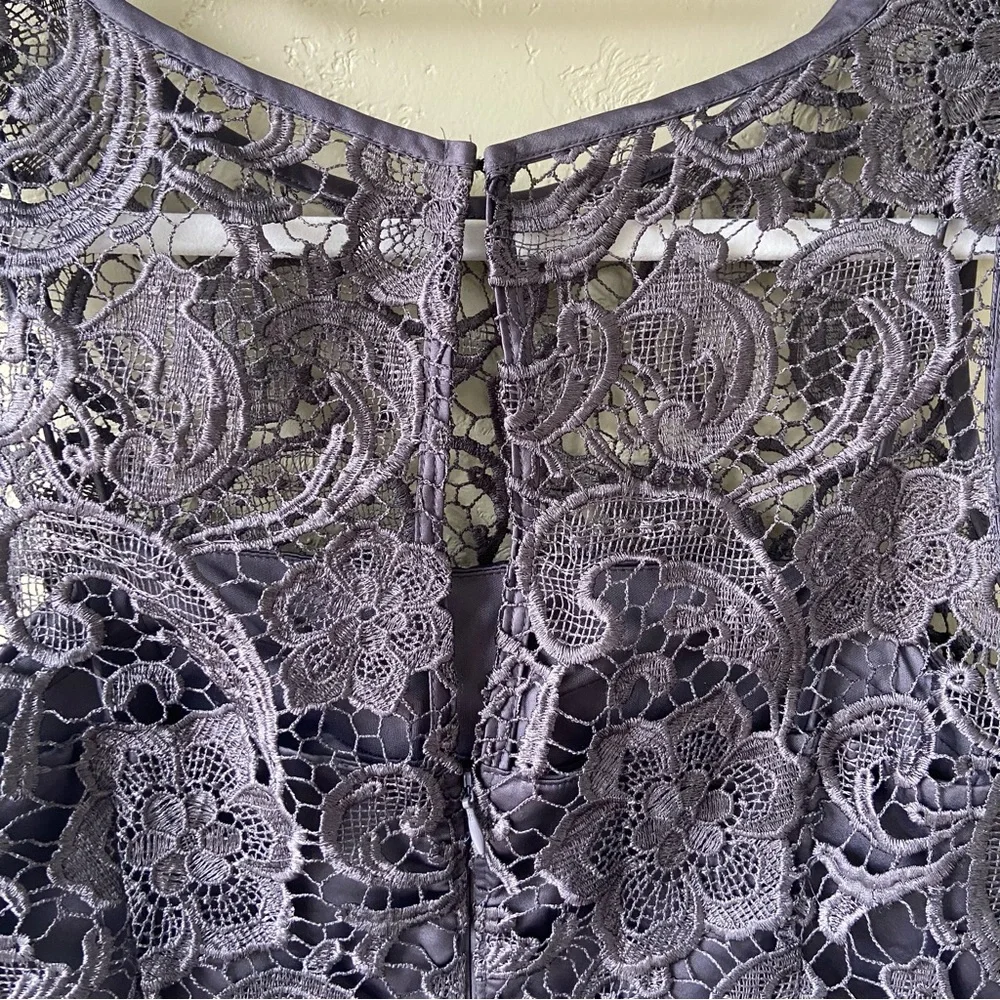 Adrianna Papell Illusion Neck Gray Lace Sheath Dress with Keyhole Back sz 8 - Picture 6 of 8